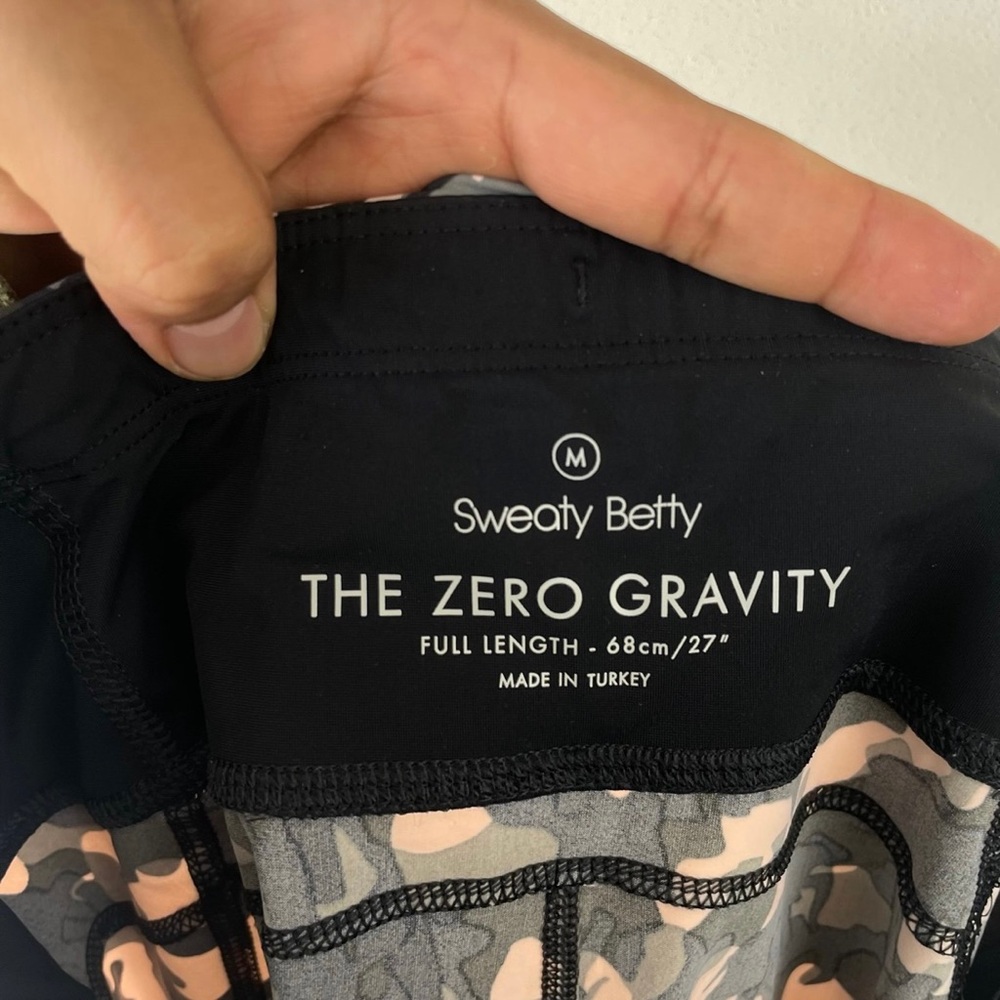 Sweaty Betty Zero Gravity Workout Legging in Green Elephant Camo‎ Print - Picture 12 of 12